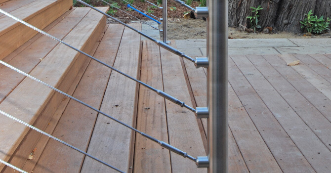 Deck Cables Articulating with the Stairs